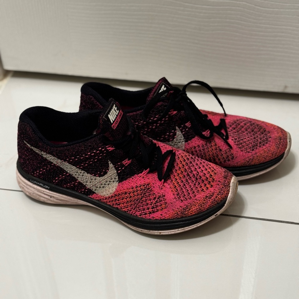 Nike Women's FLYKNIT LUNAR 3